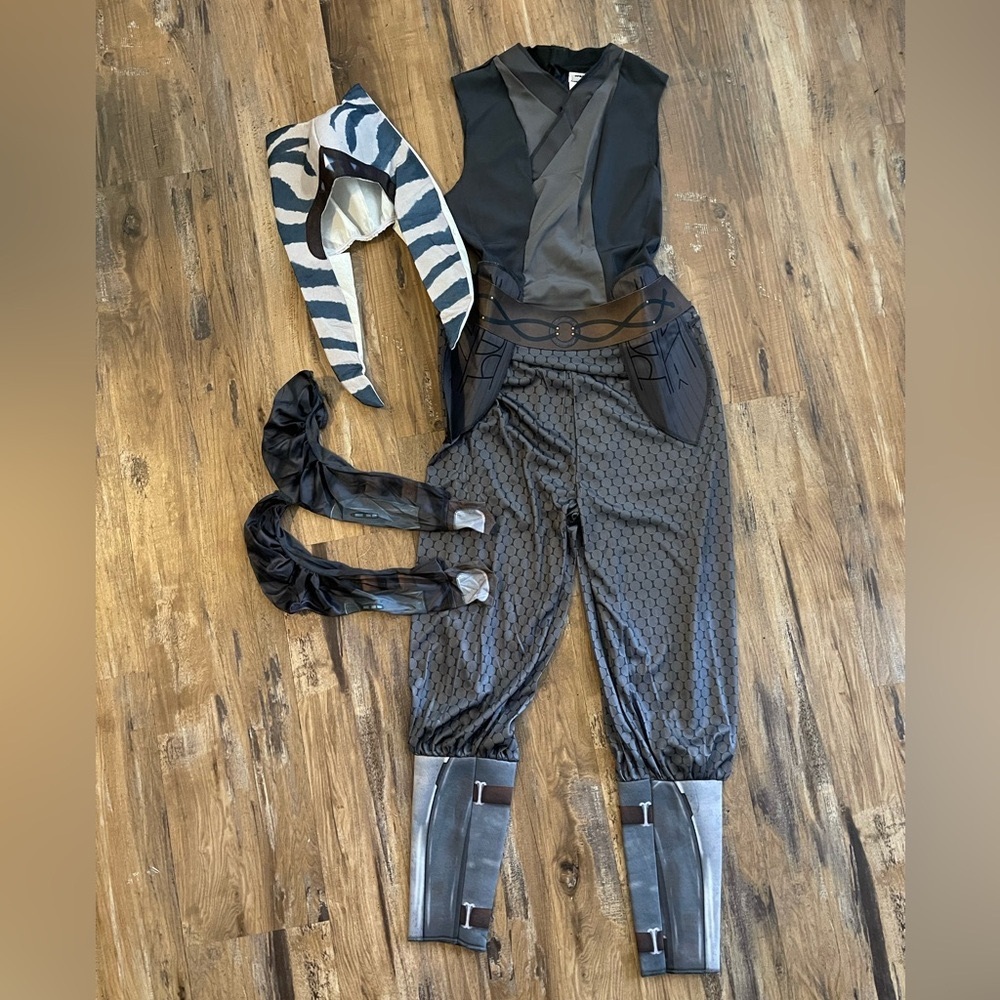 Ahsoka FULL Costume -Women’s 8/10 Medium Star Wars